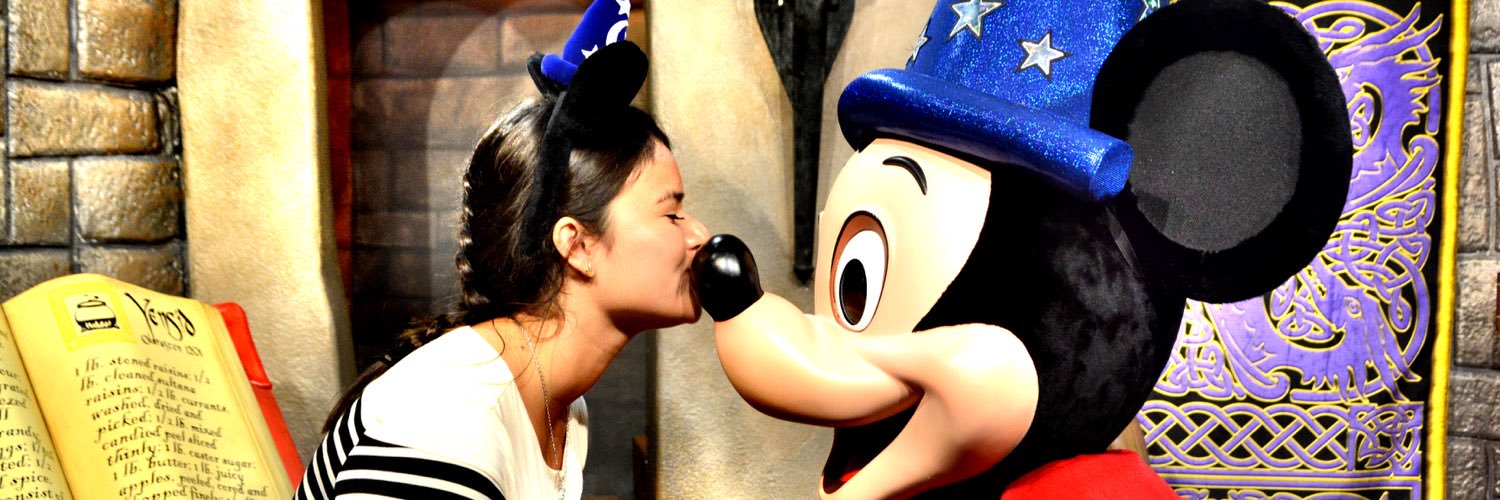 danielaiturrios's profile banner image