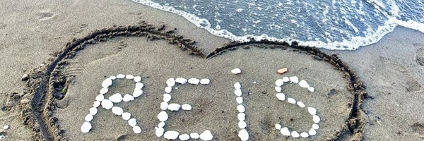 esma_oz Profile Banner