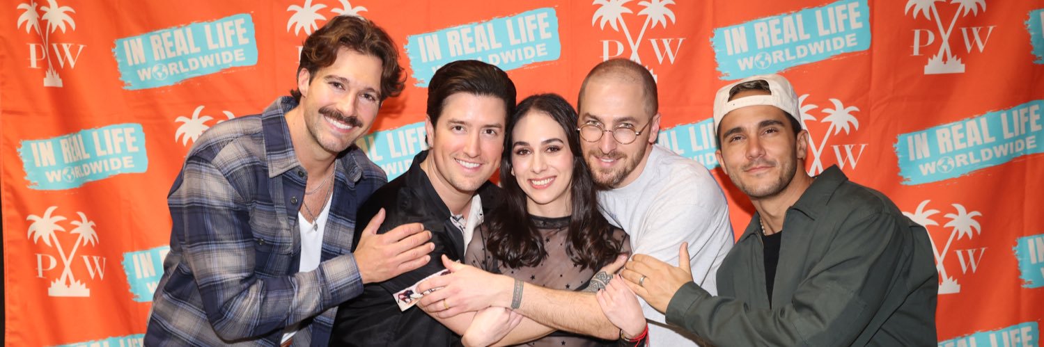 lau ✭✌︎ღ (hugged btr / is seeing 5sos) banner