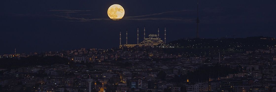 uzntshmz's profile banner image