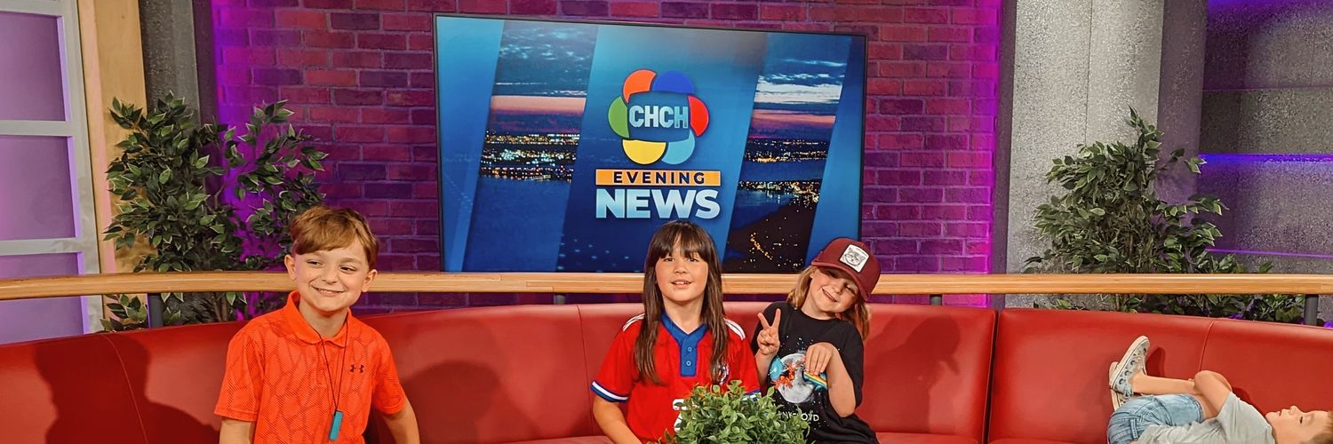 Amanda Lee 🏳️‍🌈 she/they banner