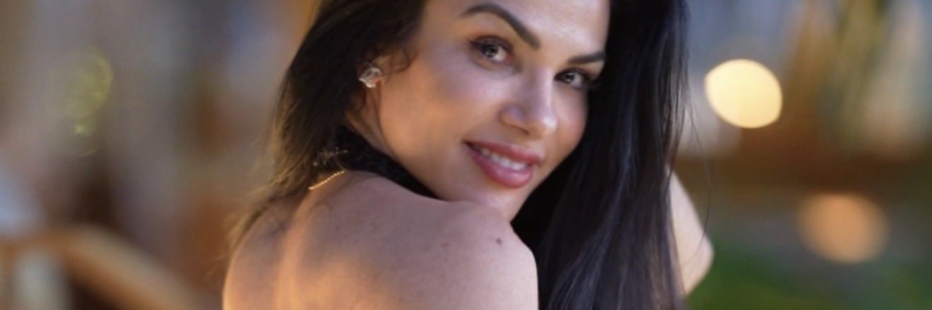 Bella Fox banner