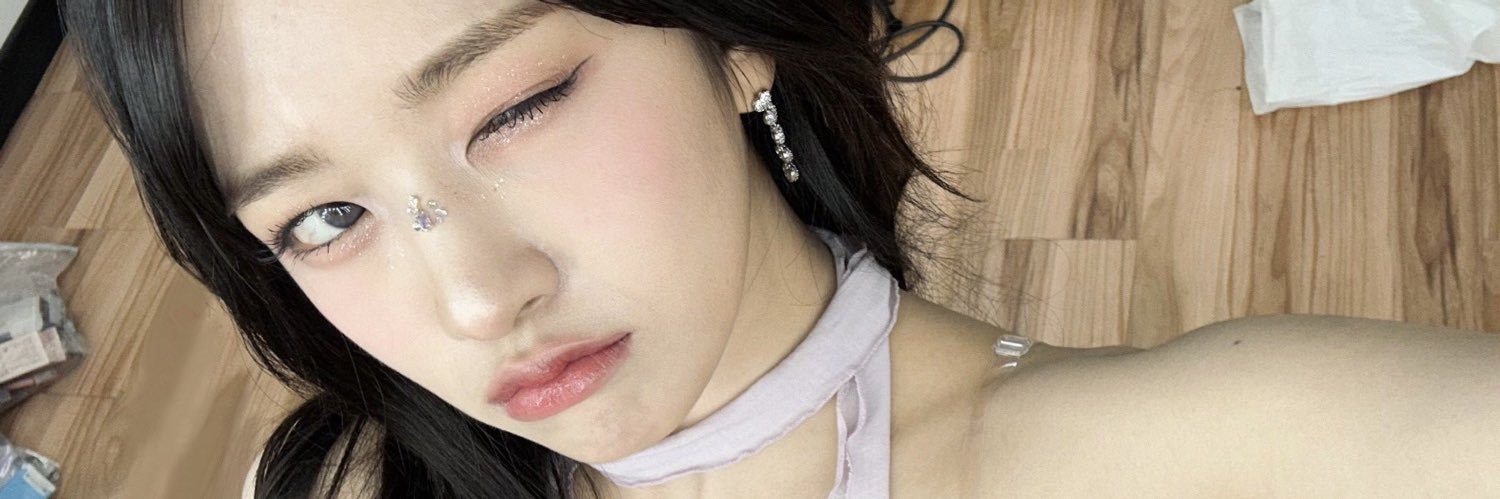 pretty girls enjoyer banner