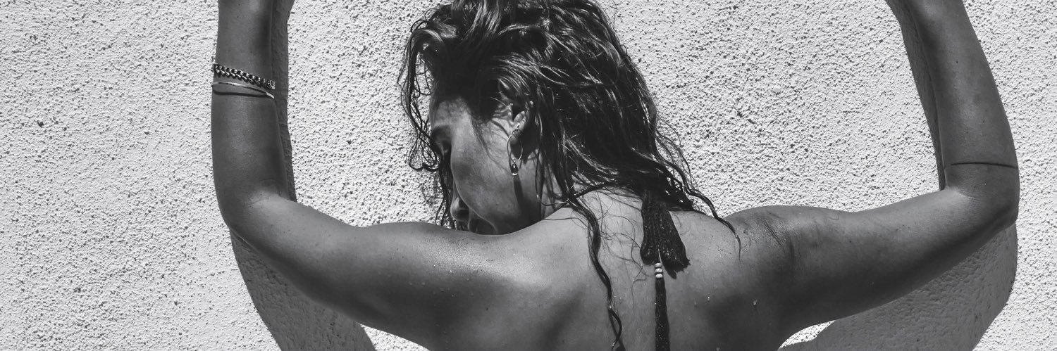 zzela's profile banner image