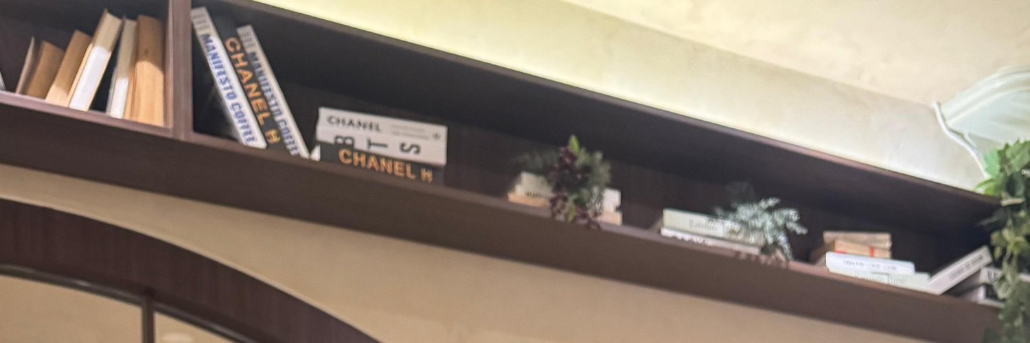 n i n a banner