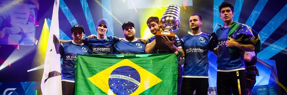 laude banner