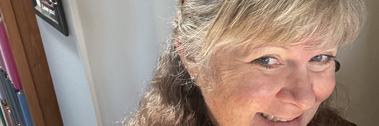 dawnhowey's profile banner image
