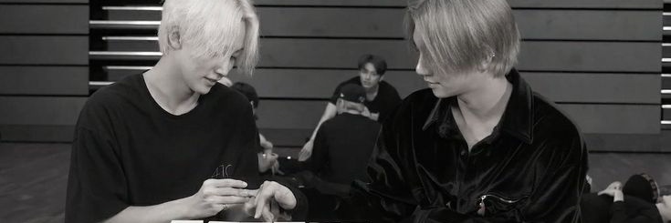 nini banner
