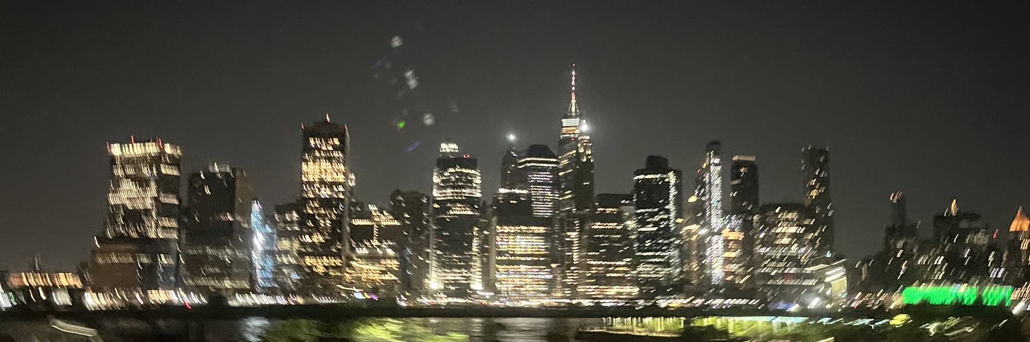 Yis banner
