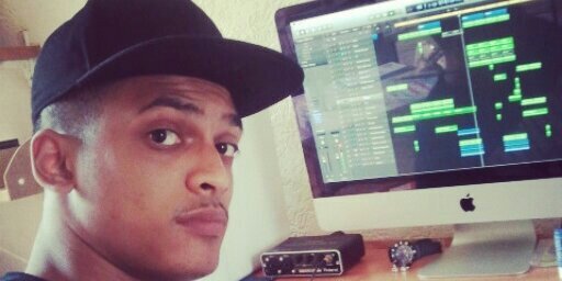 B__junior's profile banner image