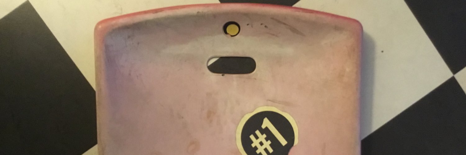 Nikke Lindqvist  🖤 banner