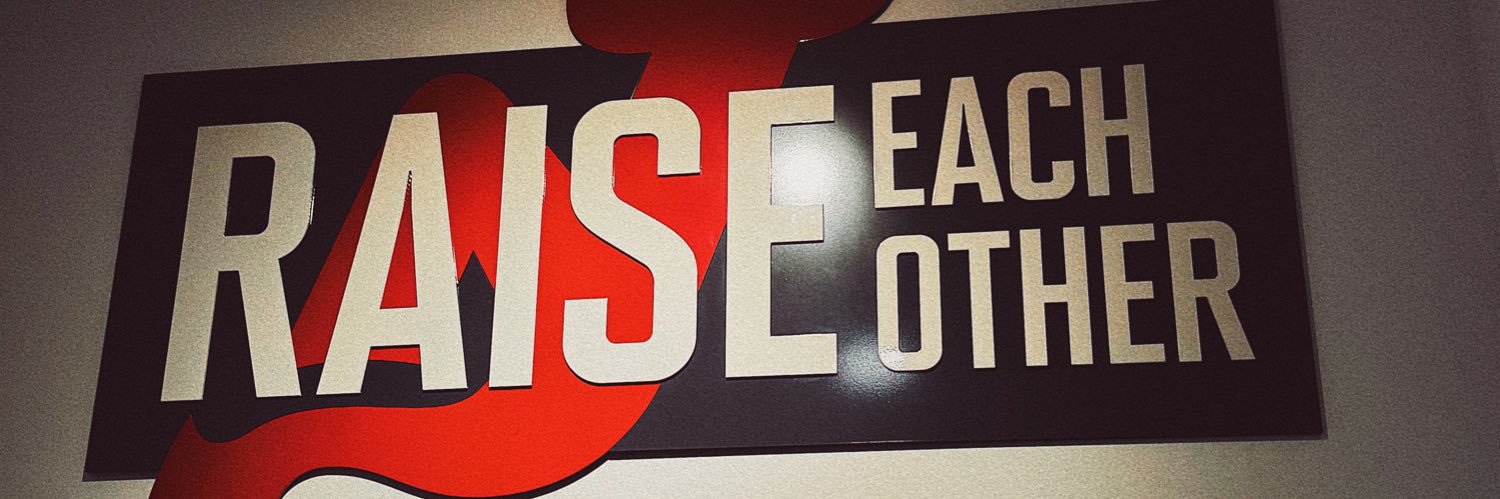32's banner