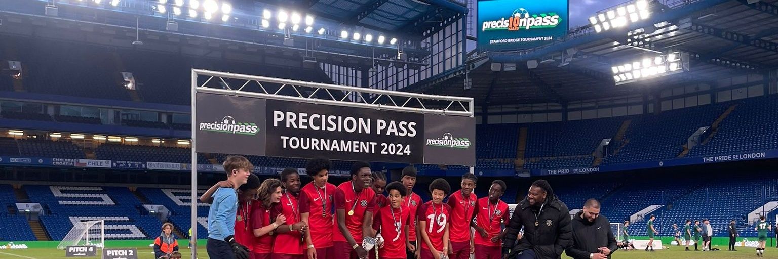 Precision Pass ⚽️ Play On The Pitch banner