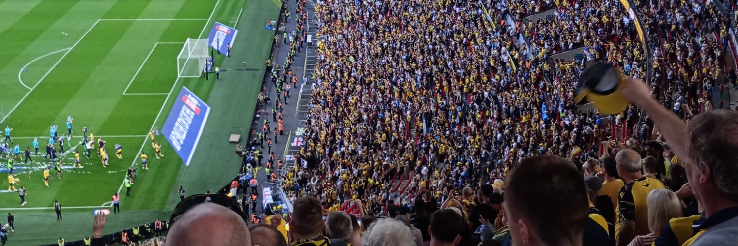 The U's review banner