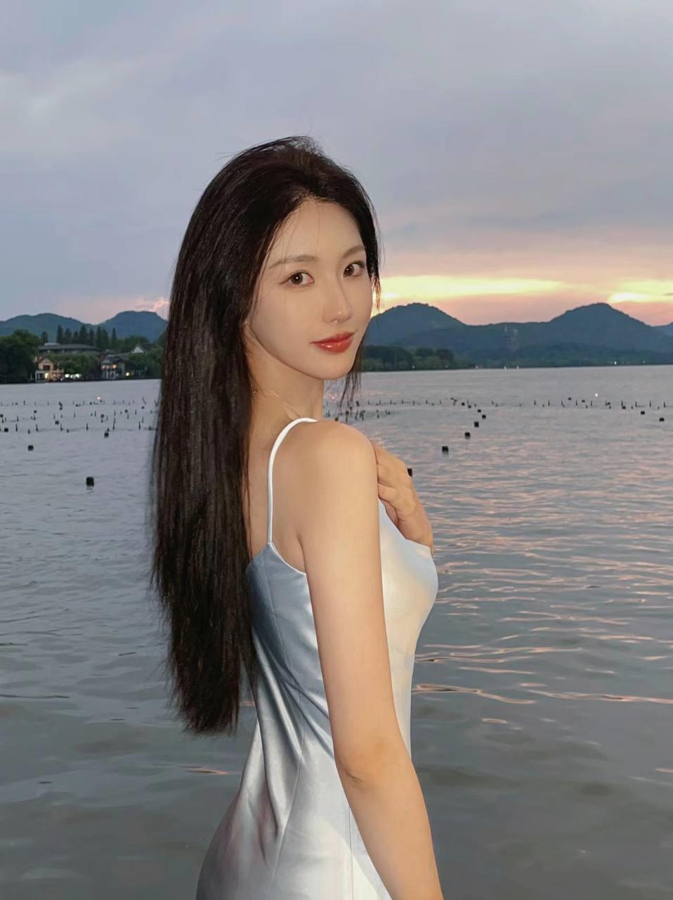 frooties12's profile banner image