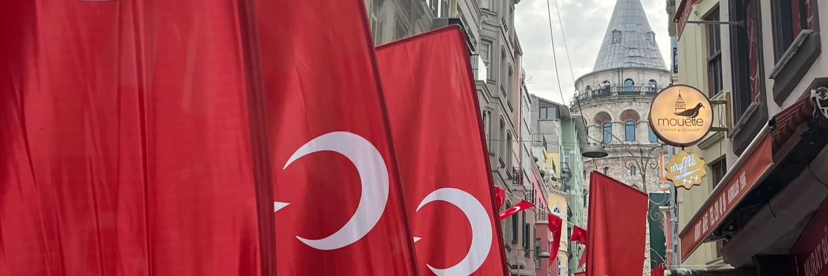 Özge Ünlü's banner