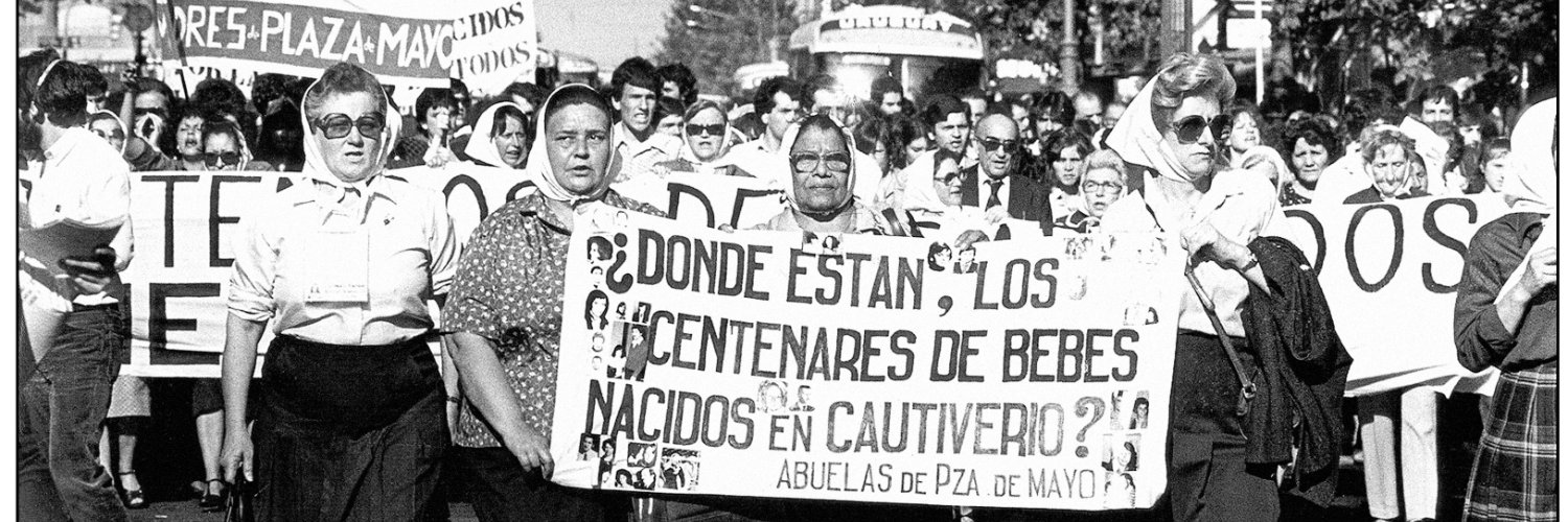 Abuelas de Plaza de Mayo's banner