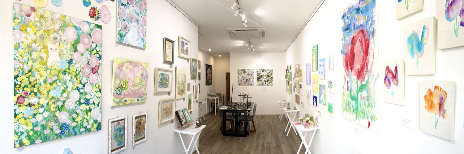 between gallery banner