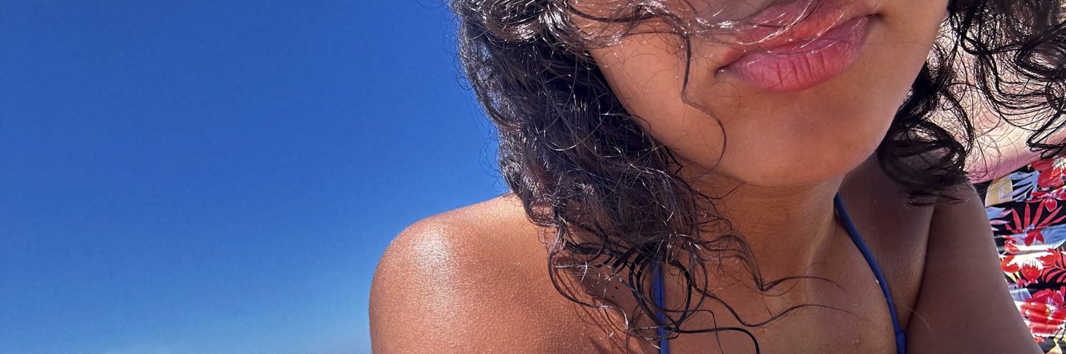 👩🏽‍❤️‍💋‍👩🏼's banner