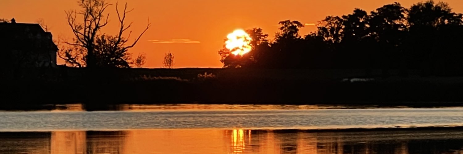 Deb4MKVa's profile banner image