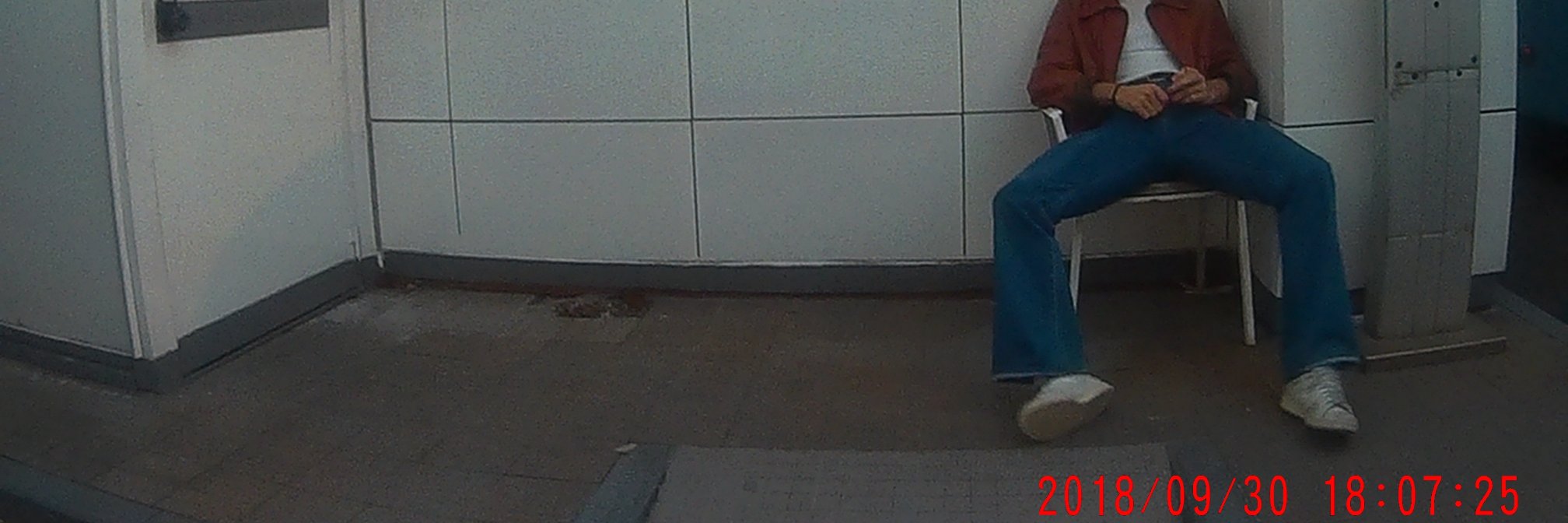 Self-exciting banner