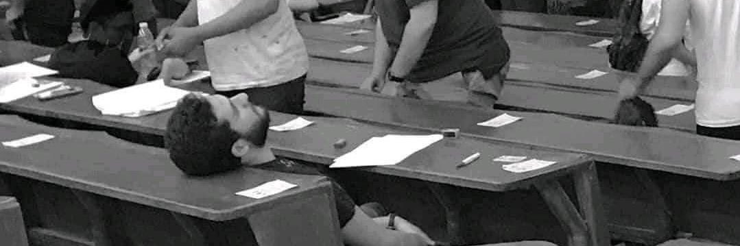 مُثَابِرَةٌ banner