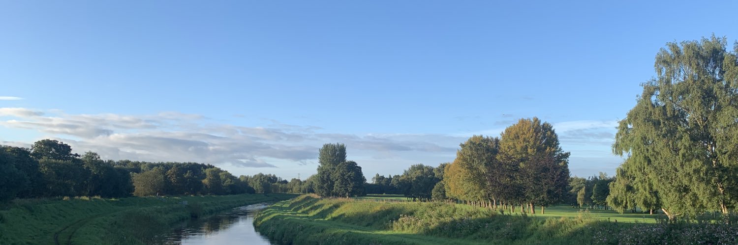 Elizabeth Scott MBE 🐝 banner