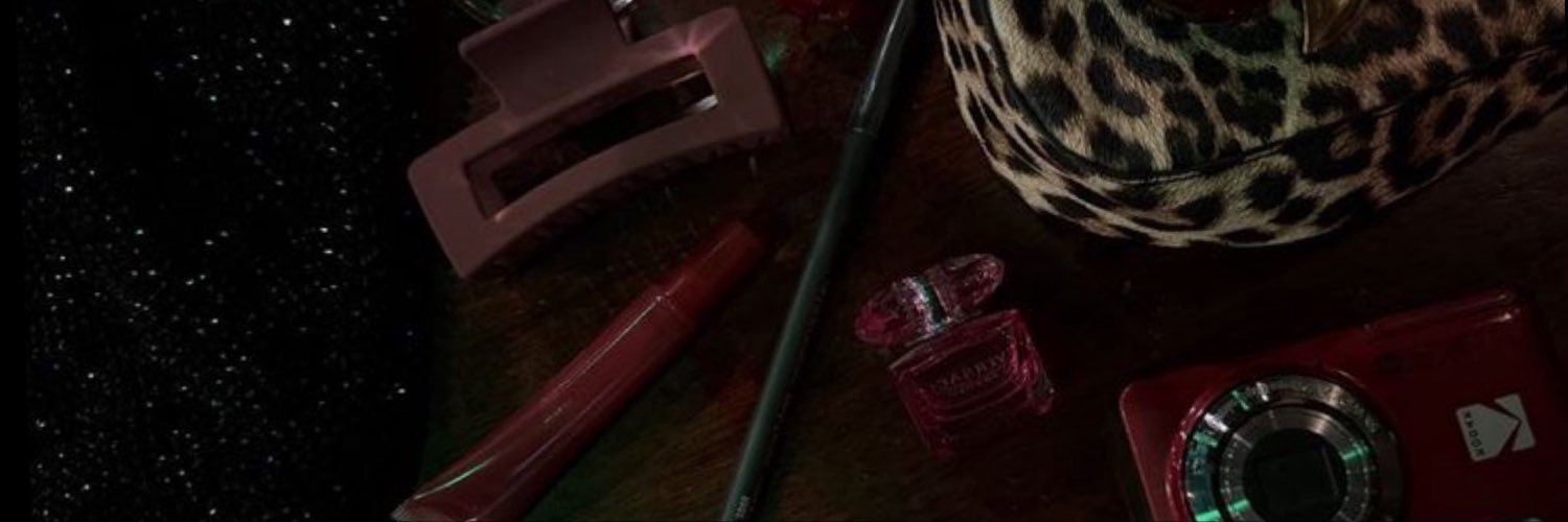 roxisedtwt's profile banner image