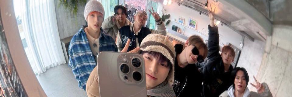 r⋆ banner