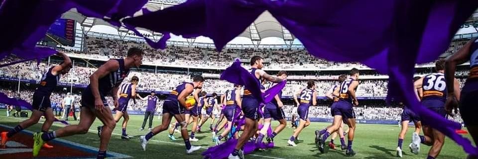 Christine 🇦🇺⚓💜 banner
