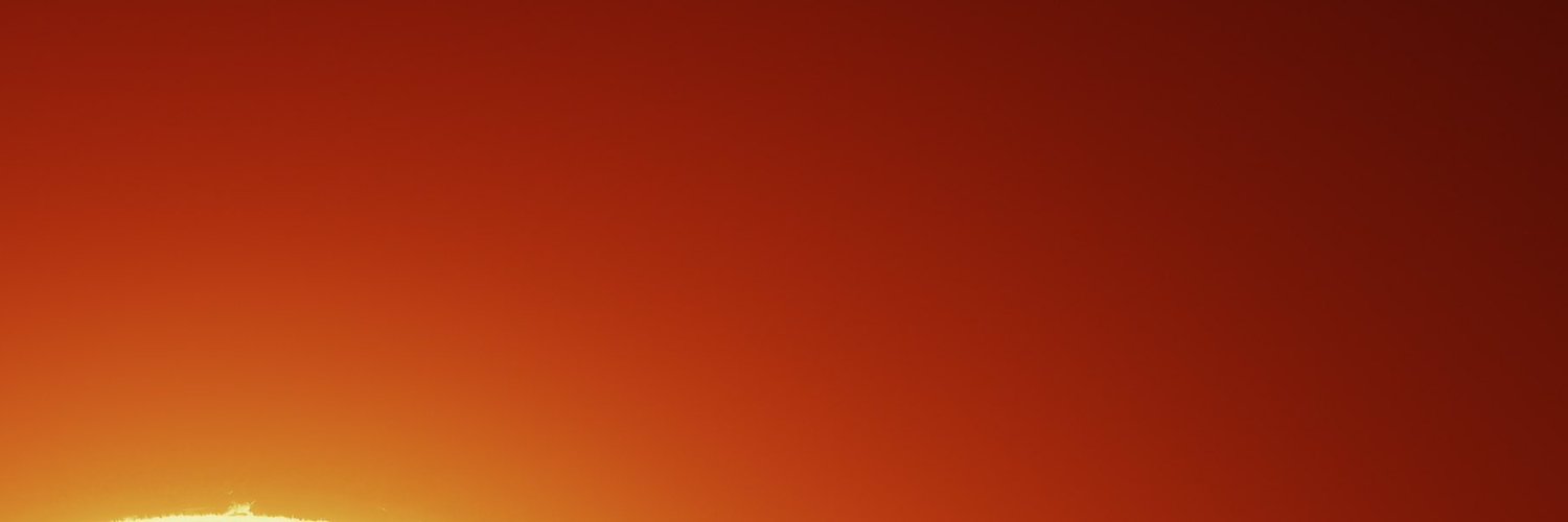 yll's profile banner image