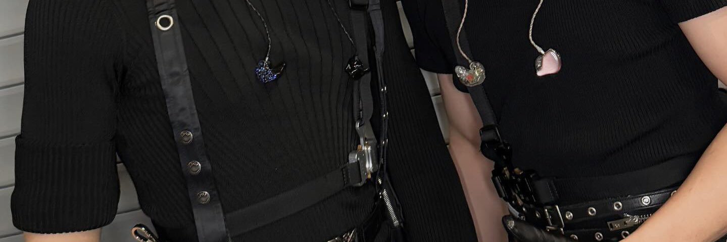 𝒖 banner