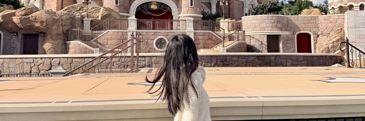moguoby's profile banner image