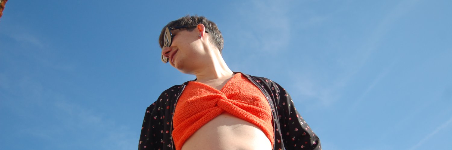 laratetaa's profile banner image
