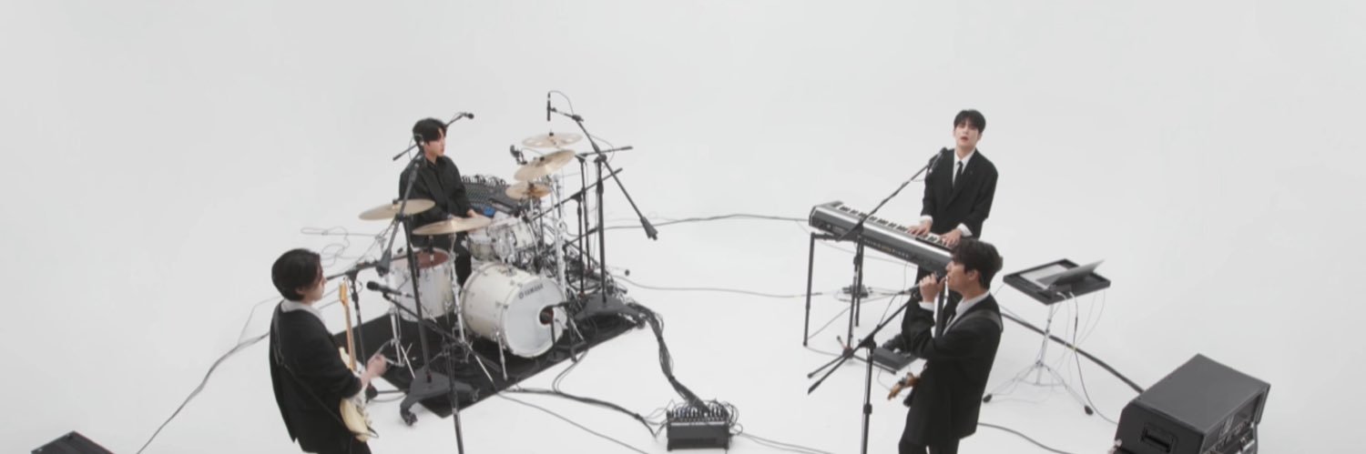 fr • unpiltered🍥 banner