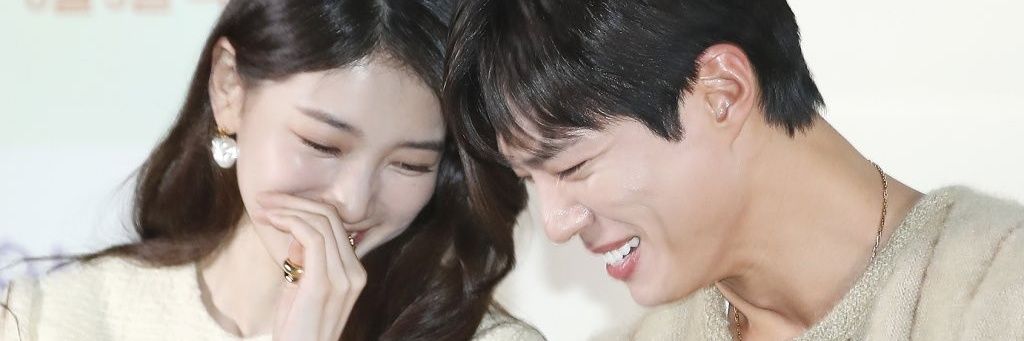annaroserey's profile banner image