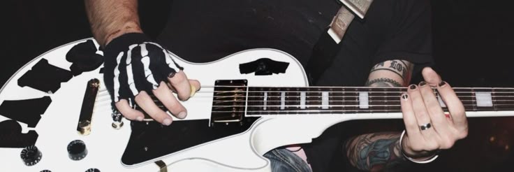 Alee 🦇 || SAW LOUIS banner