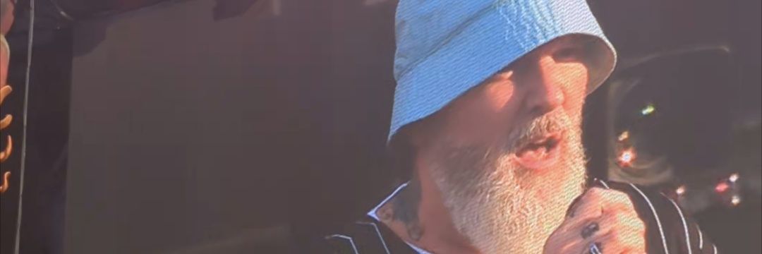 MaeveTweetsWaffle banner