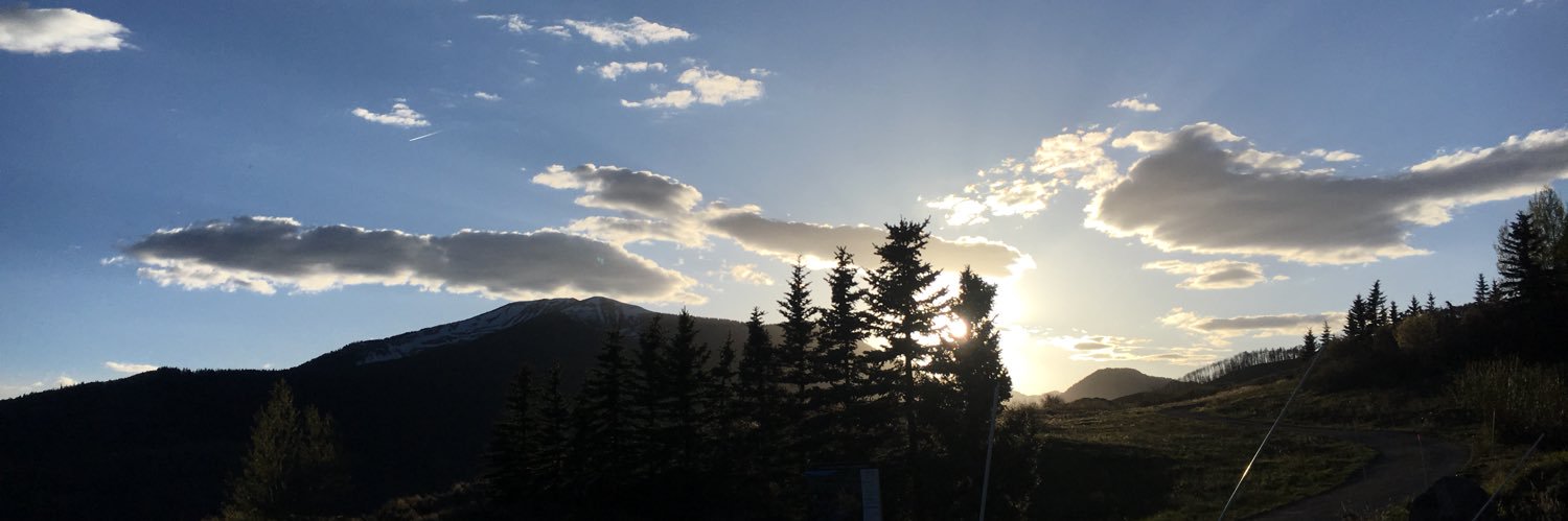 holllyyo's profile banner image