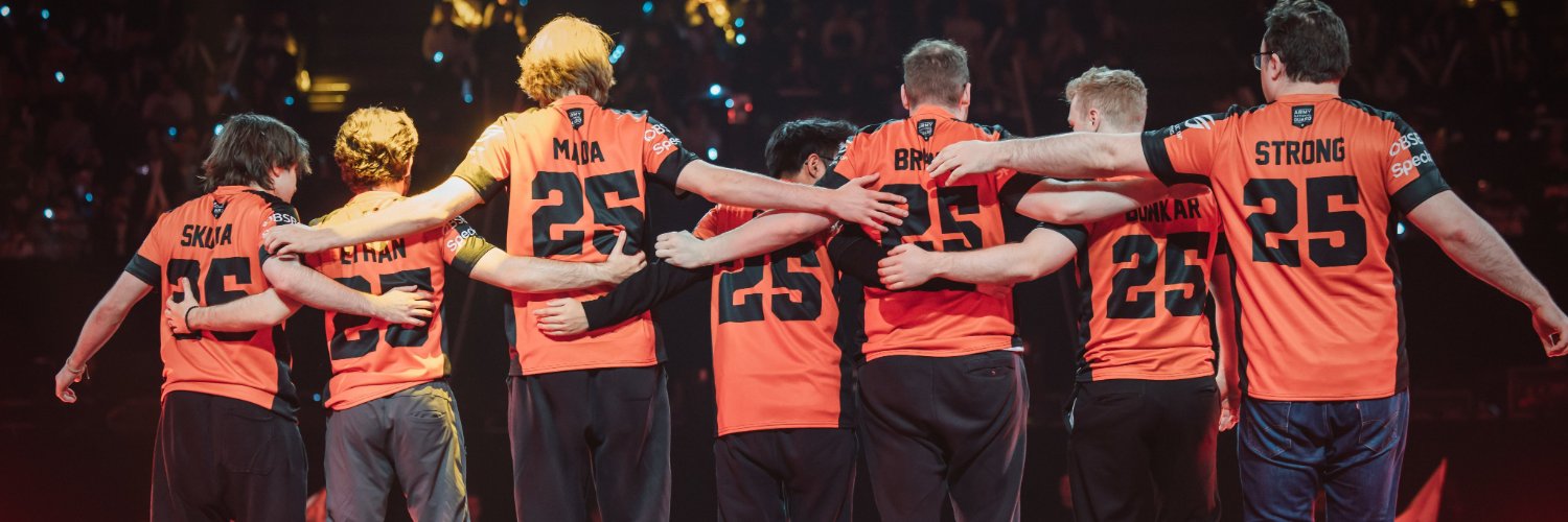 emzzval's profile banner image