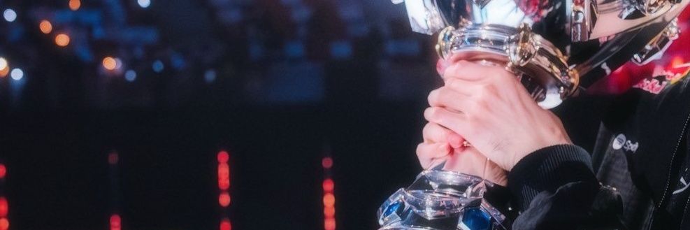 이주의 소년 banner