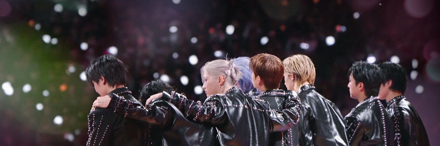 JN 🦋 saw SKZ banner