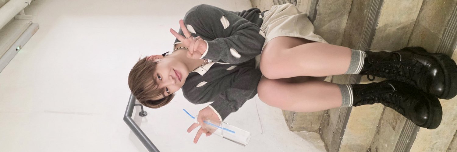 onewIover's profile banner image