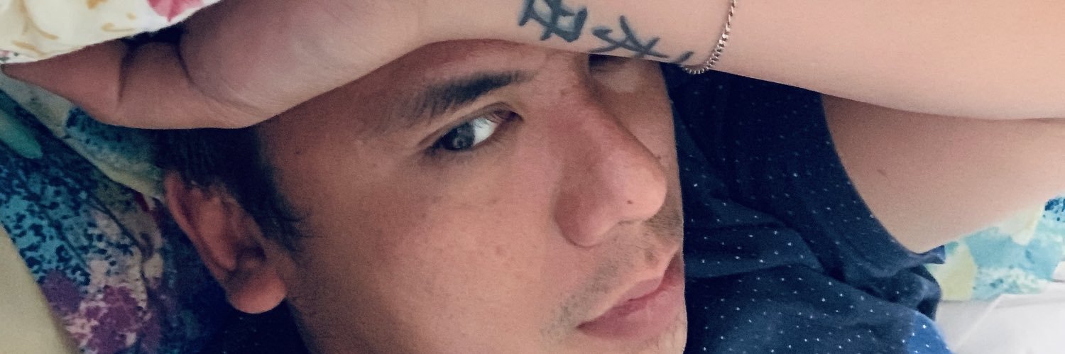 benz0nyte's profile banner image