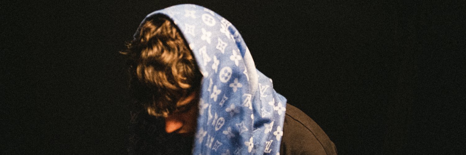 Leo Desi banner