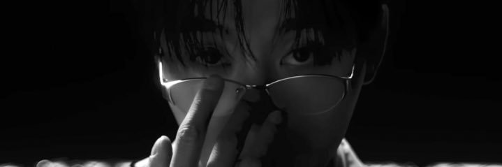 𝑅 banner
