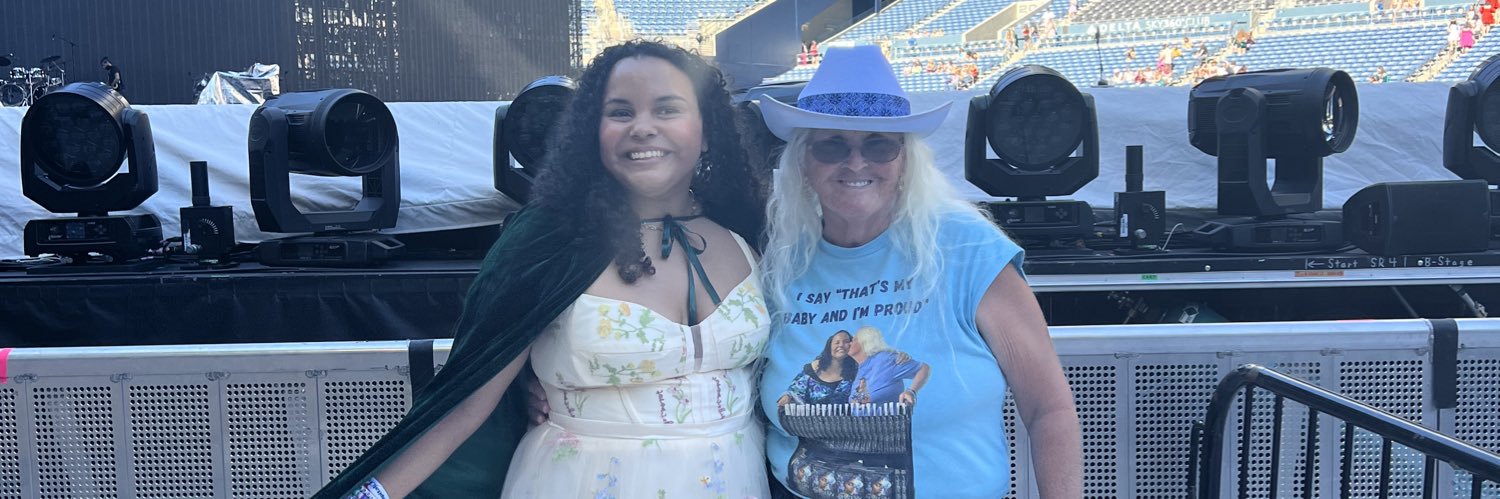 Lily Meade ✨ banner