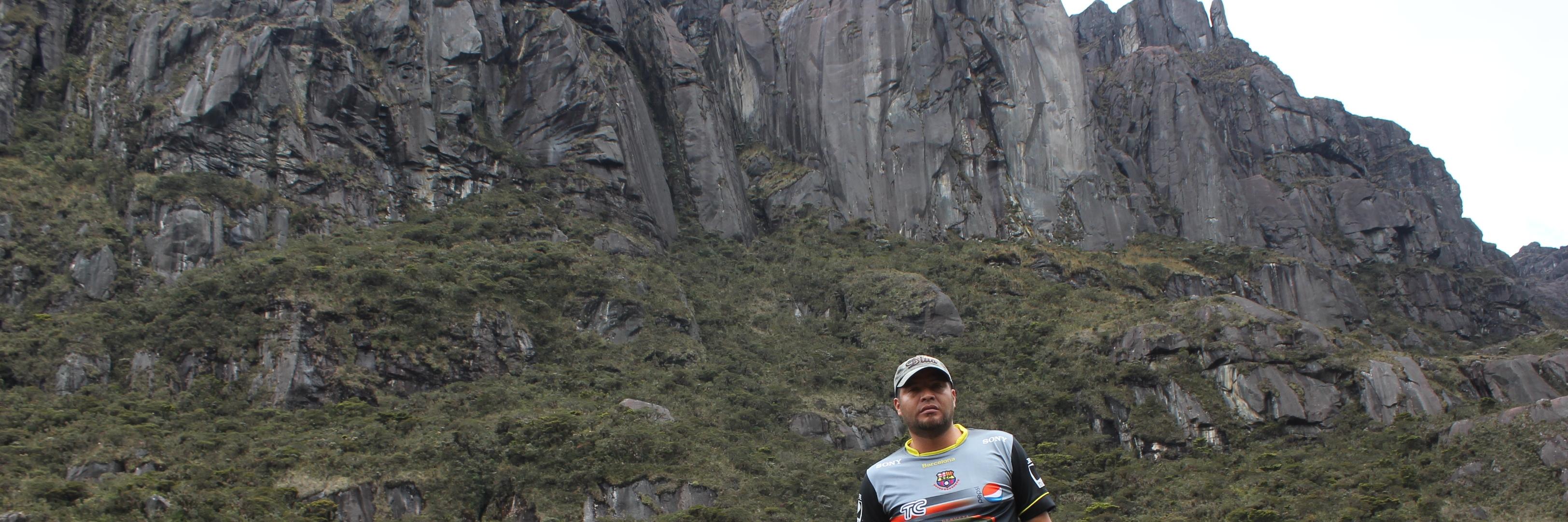 omarpasaca's profile banner image