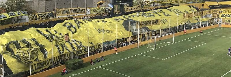 Gerard Way jugando de 9 en Olimpo banner