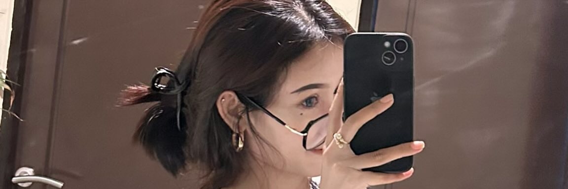 selviee22's profile banner image